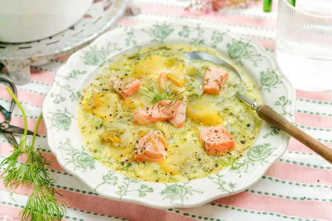 Soupe finlandaise crémeuse au saumon & à l'aneth