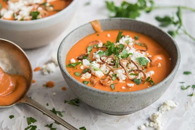 Velouté de poivron rouge, patate douce et féta