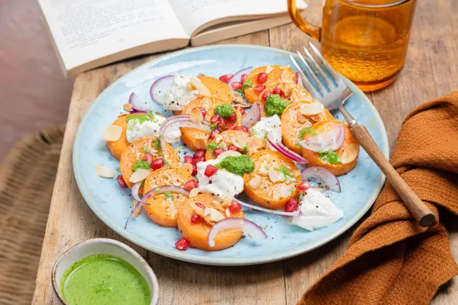 Ceviche de patate douce grillée, burrata, grenade et pistou
