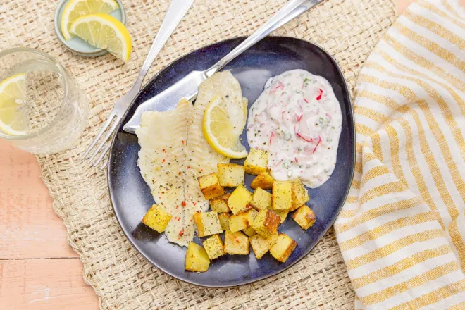 Filet de limande meunière et tzatziki de radis rose