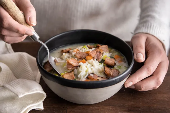 Soupe de riz à la poitrine fumée