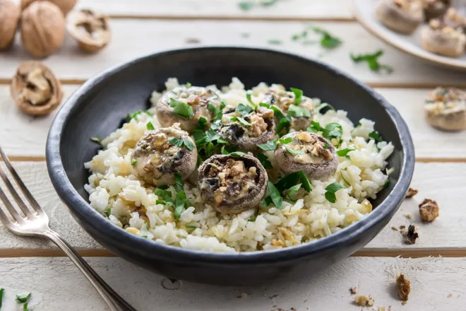 Champignons farcis au bleu de Gex et noix