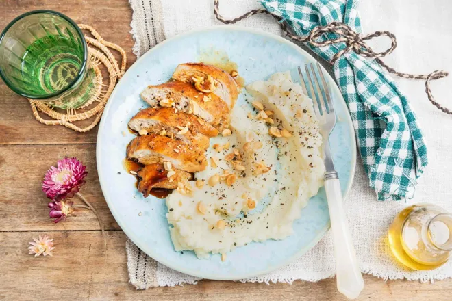 Filet de poulet à la sauce soja spicy et purée de céleri-rave au lait de coco