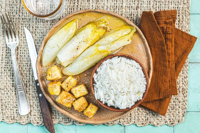 Tofu grillé au curry et endives à l'orange