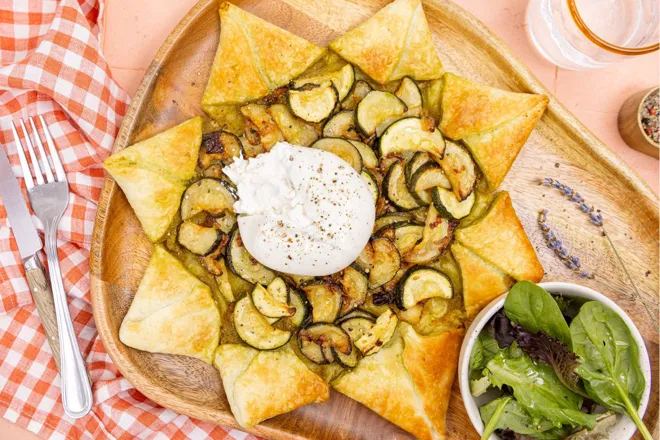 Tarte feuilletée étoile courgette et burrata