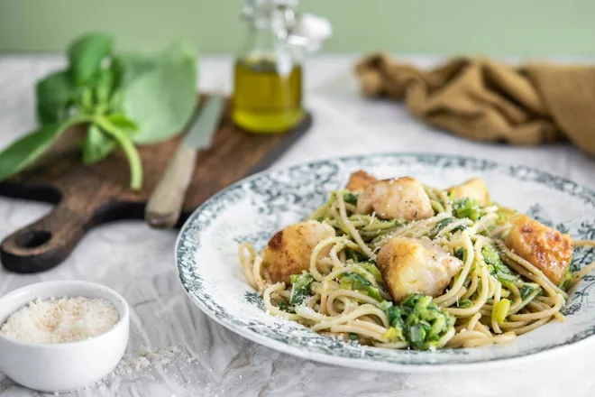 Spaghetti au lieu noir et au pesto maison