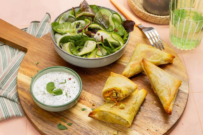 Samoussas de tofu au curry et sauce à la menthe