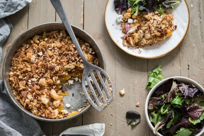 Crumble de butternut à la féta et aux amandes