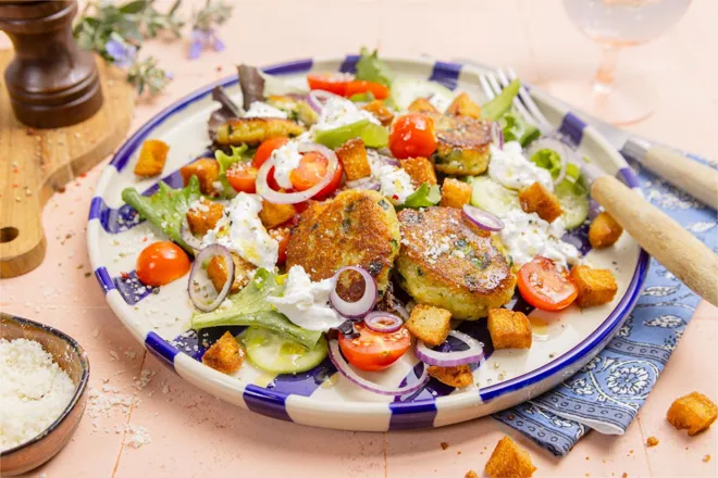 Salade de palets de courgette, concombre, tomates cerises et burrata
