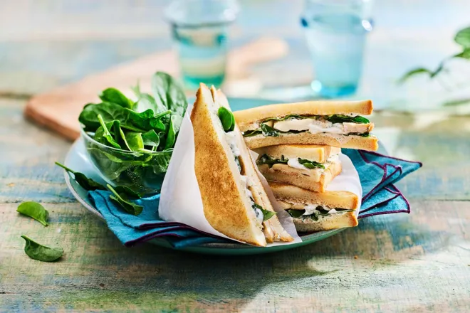 Club-sandwich au poulet caramélisé à la vanille