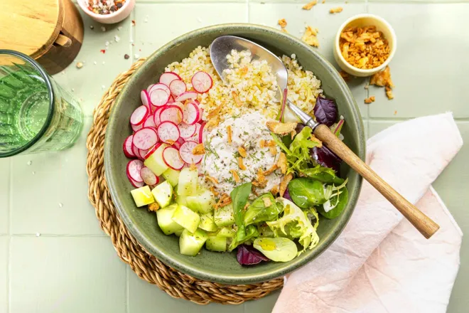 Bowl de rillettes de thon, radis et concombre