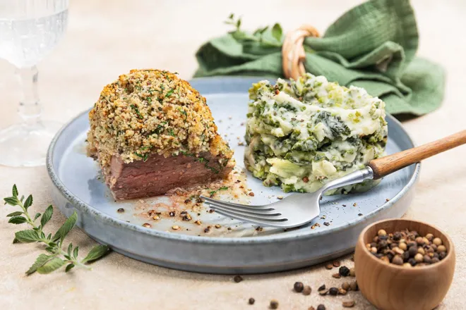 Médaillon de porc en croûte de champignons et colcannon (purée irlandaise au chou)