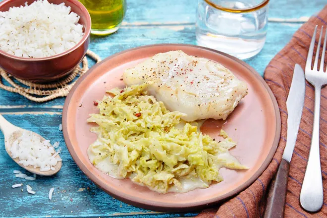 Poisson blanc (selon arrivage) grillé et curry vert relevé de chou frisé