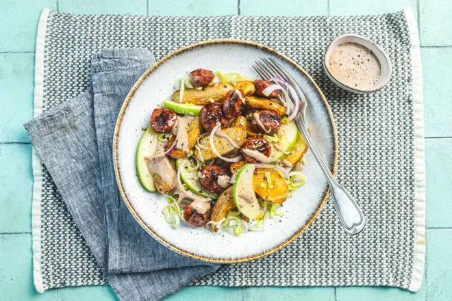 Salade de grenaille au chorizo, poireau cru et pomme