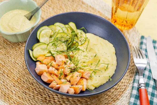Saumon grillé au curry & sauce au fromage blanc