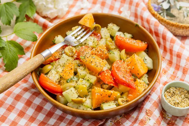 Salade de melon, concombre et vinaigrette pimentée chimichurri