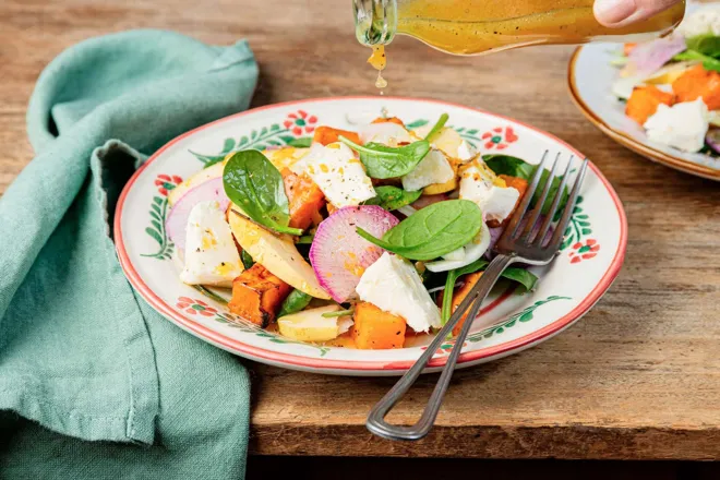 Salade de patates douces au Brillat-Savarin, radis bleu et vinaigrette à l'orange