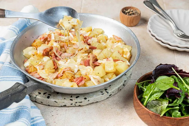 Péla savoyarde (tartiflette aux pommes de terre rissolées)