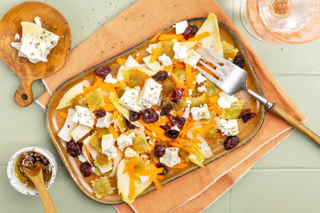 Salade de ravioles, endive, cranberries et féta