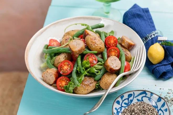 Salade de grenailles, saucisse, haricots verts et tomates cerises