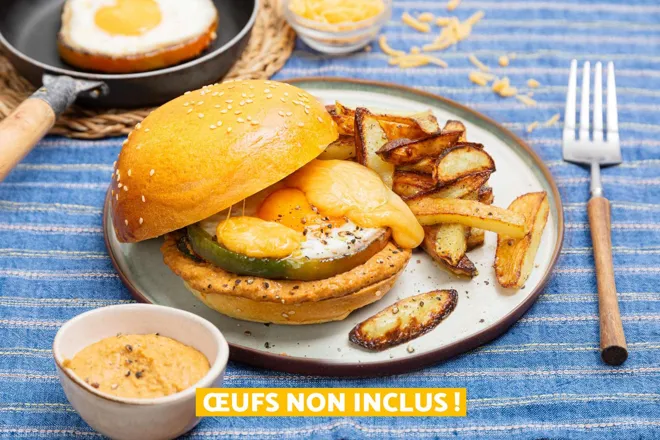 Bun de maïs au poivron, oeuf et sauce au chorizo