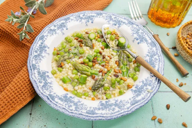 Pastina aux petits pois, parmesan et asperges vertes
