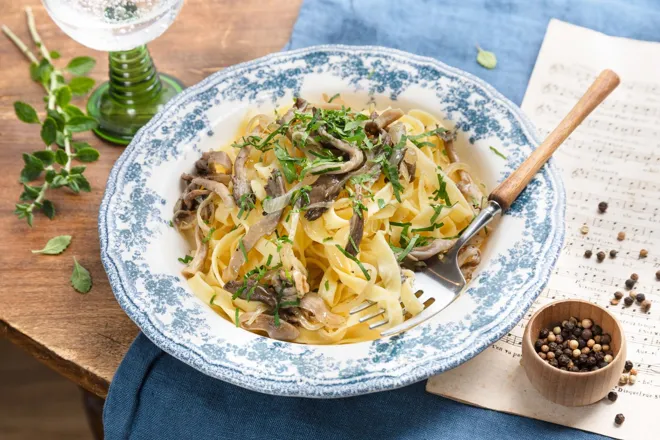 Tagliatelles aux pleurotes et à la crème aux cèpes