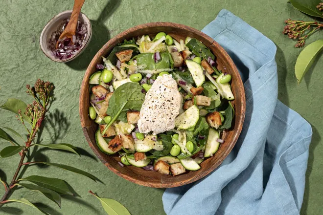 Salade de fèves, granny et chèvre frais