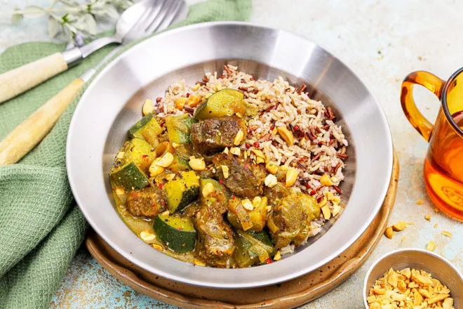 Curry relevé de canard, courgette et cacahuètes