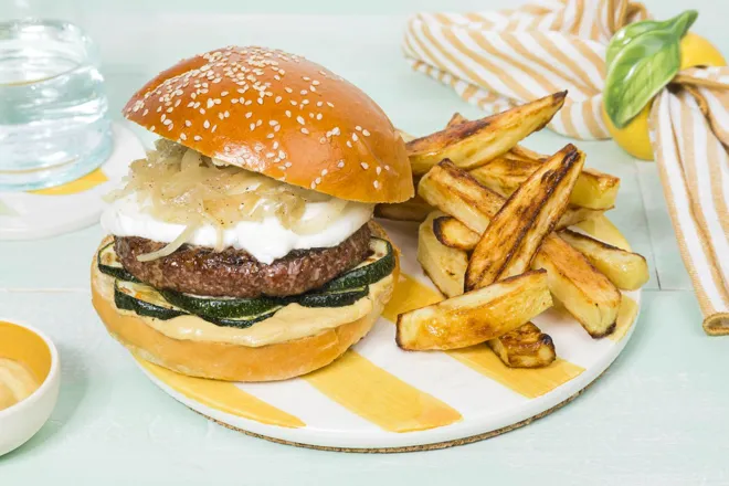 Burger de steak végétal, courgette grillée et mozzarella