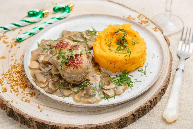 Paupiette de dinde, sauce suprême et purée de potimarron à la truffe