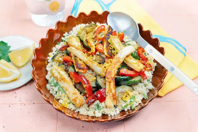 Halloumi grillé aux légumes & boulgour aux herbes