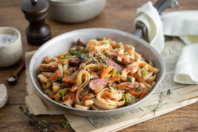 Tagliatelle à la canette et sauce tomate