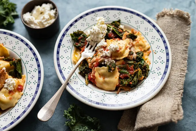 Poêlée de ravioli farcis aux tomates confites et romarin