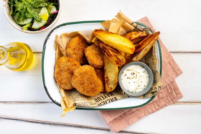 Nuggets de pois chiches, potatoes et salade