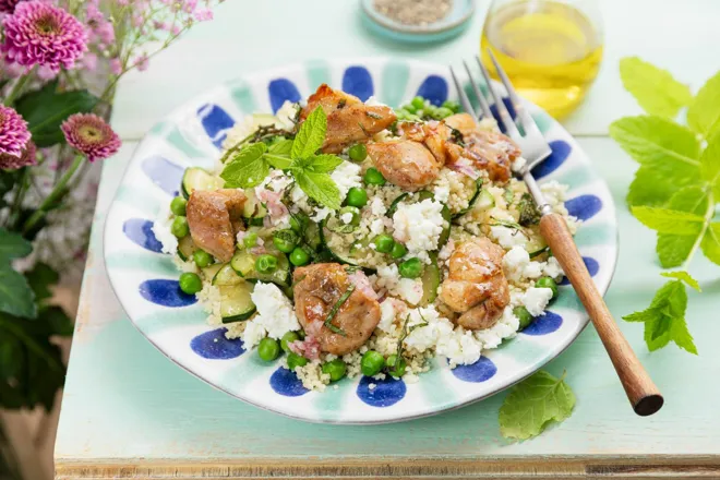 Taboulé aux petits pois, poulet au miel et menthe