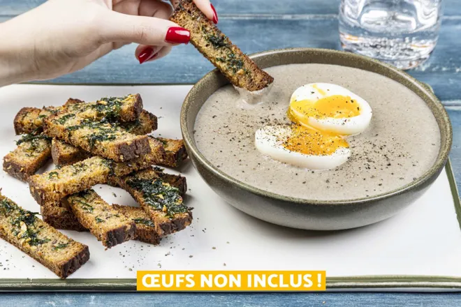 Velouté de champignons, œuf mollet et mouillettes façon garlic bread