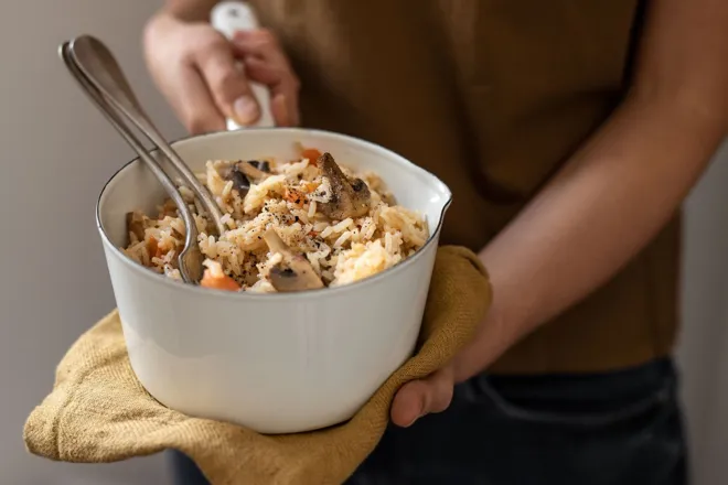 Riz crémeux aux champignons et huile parfumée à la truffe