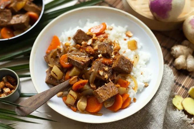 Tofu teriyaki et poêlée de carotte et navet