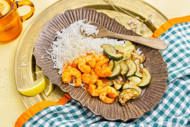 Crevettes sautées à la citronnelle et curry rouge