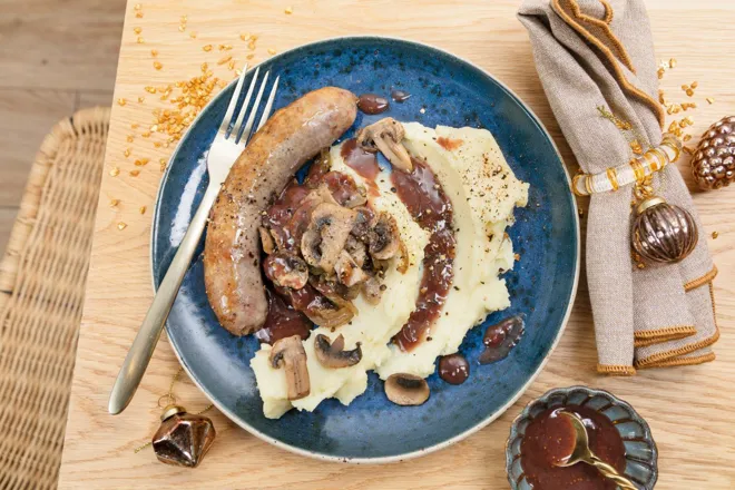 Saucisse au couteau, sauce au vin rouge et à la figue
