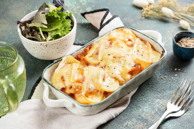 Tartiflette végétarienne au chou-rave, vin blanc et reblochon
