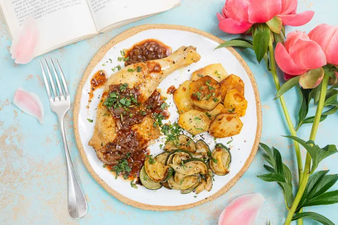 Poulet au vinaigre, courgette poêlée et pommes de terre