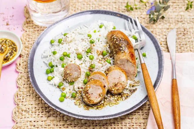 Saucisse aux petits pois, féta et zaatar