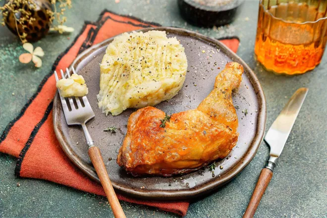 Poulet aux herbes et purée de céleri-rave  à la tomme franc-comtoise