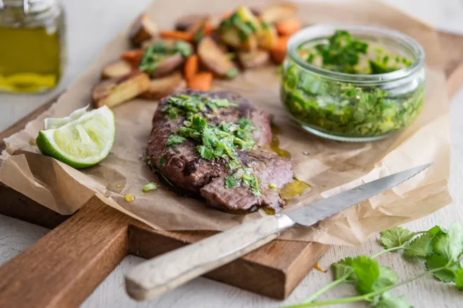 Steak de boeuf et gremolata au citron vert