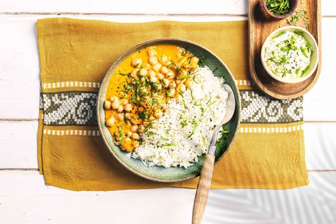 Curry de pois chiches et raïta de courgette