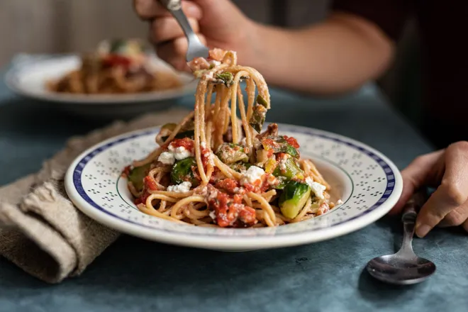 One pot de spaghetti aux tomates séchées et ricotta