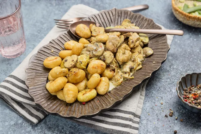 Gnocchis, poulet et champignons au curry doux