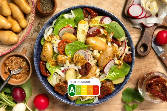 Salade de pommes de terre grenaille, tomates séchées et vinaigrette à la moutarde